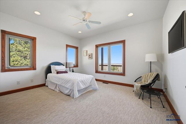 3435 FOX RUN LN, Spearfish, SD 57783