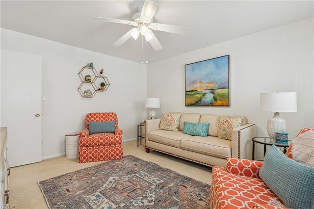 702 Kings View CT, Hampton, VA 23669