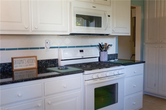 702 Kings View CT, Hampton, VA 23669