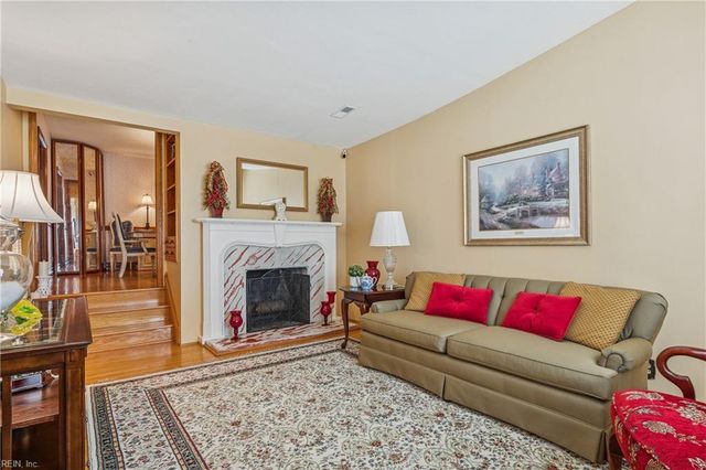 702 Kings View CT, Hampton, VA 23669