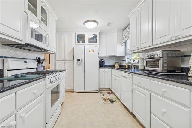 702 Kings View CT, Hampton, VA 23669