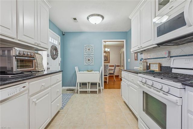 702 Kings View CT, Hampton, VA 23669