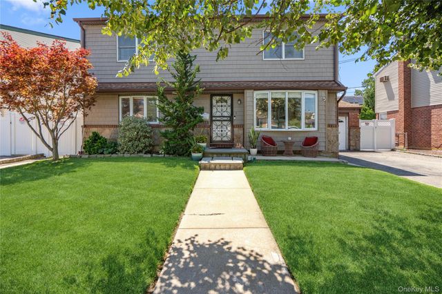 1005 Ferngate Drive, Franklin Square, NY 11010