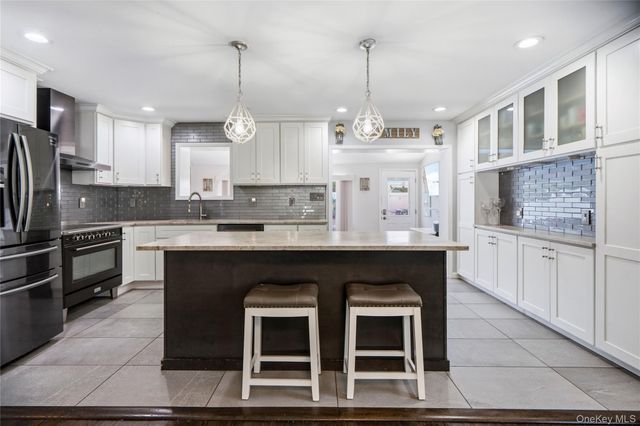 1005 Ferngate Drive, Franklin Square, NY 11010