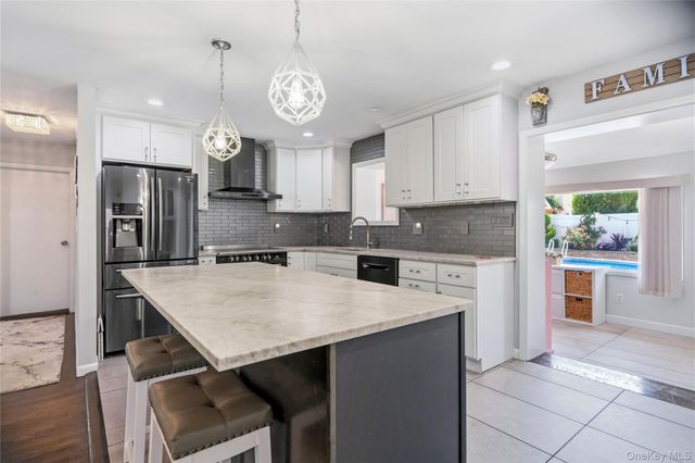 1005 Ferngate Drive, Franklin Square, NY 11010