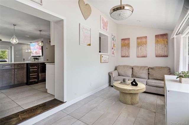 1005 Ferngate Drive, Franklin Square, NY 11010