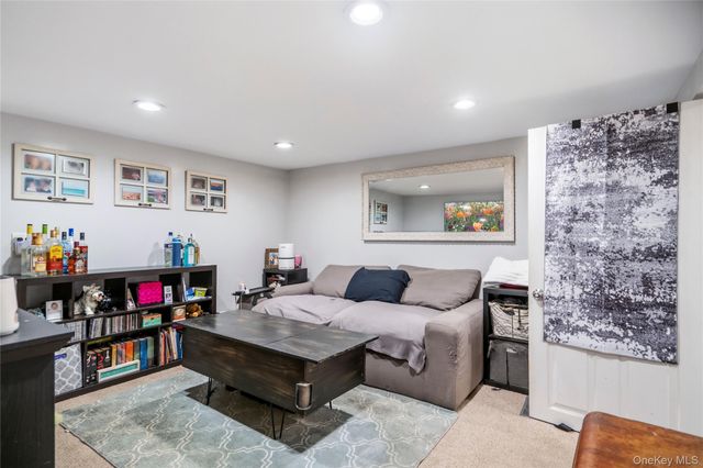 1005 Ferngate Drive, Franklin Square, NY 11010