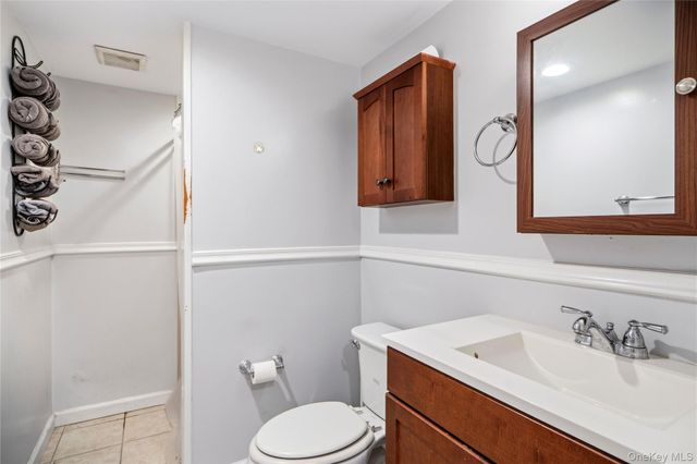 1005 Ferngate Drive, Franklin Square, NY 11010
