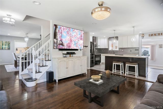 1005 Ferngate Drive, Franklin Square, NY 11010