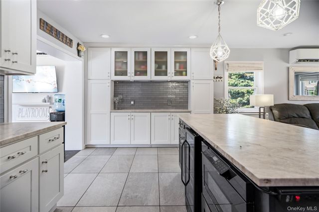 1005 Ferngate Drive, Franklin Square, NY 11010