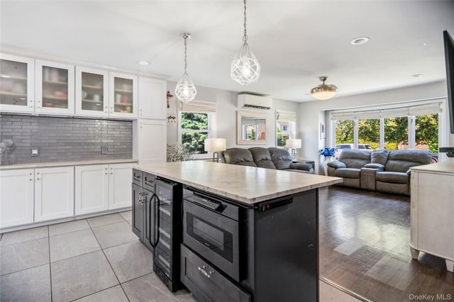 1005 Ferngate Drive, Franklin Square, NY 11010