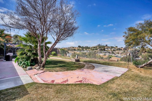 368 Los Reyes DR, San Diego, CA 92114