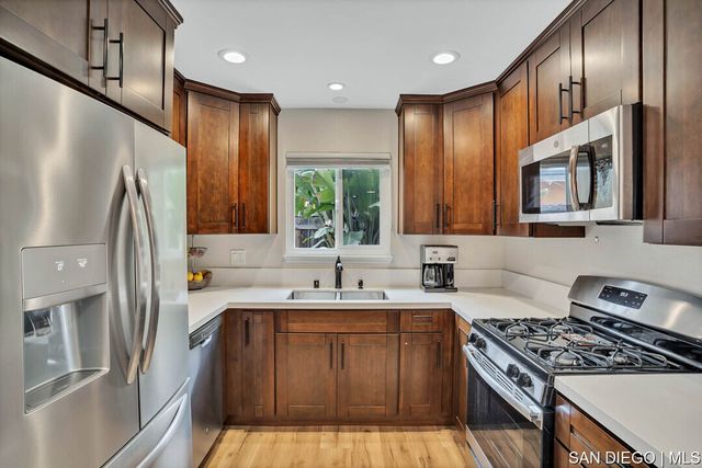 368 Los Reyes DR, San Diego, CA 92114