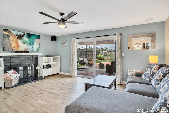 368 Los Reyes DR, San Diego, CA 92114