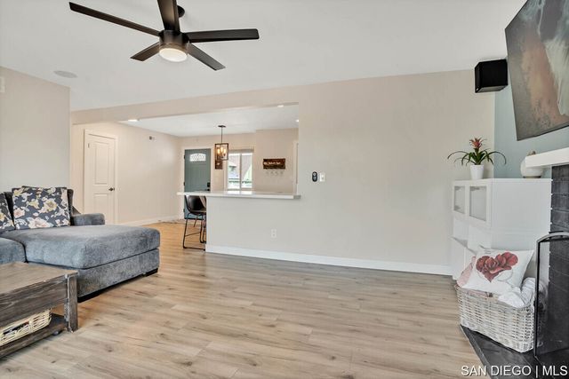 368 Los Reyes DR, San Diego, CA 92114