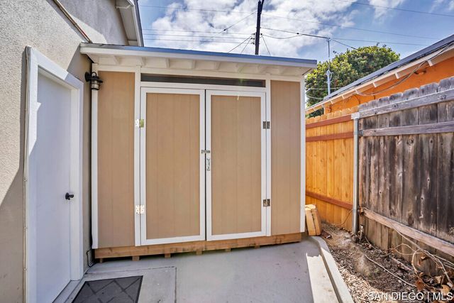 368 Los Reyes DR, San Diego, CA 92114