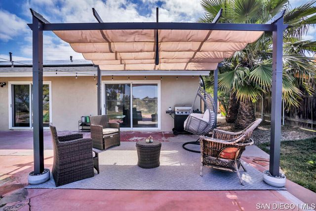 368 Los Reyes DR, San Diego, CA 92114