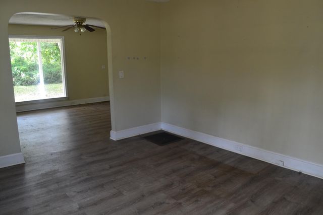 121 Park Avenue, Olanta, SC 29114