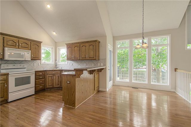 520 E Parma Way Street, Gardner, KS 66030