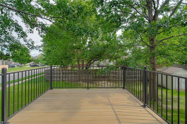 520 E Parma Way Street, Gardner, KS 66030