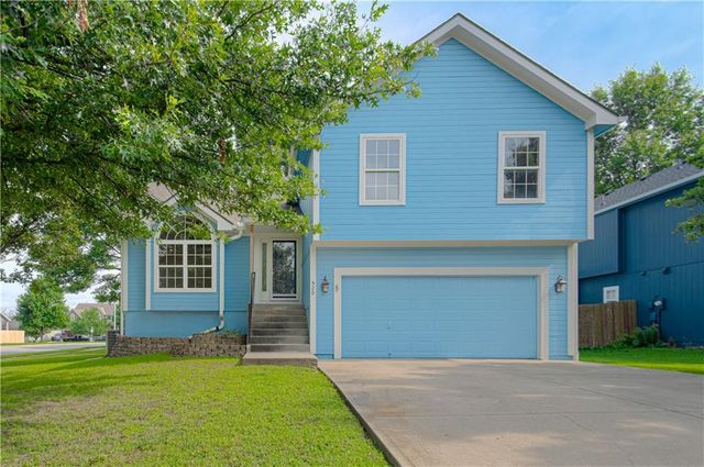 520 E Parma Way Street, Gardner, KS 66030