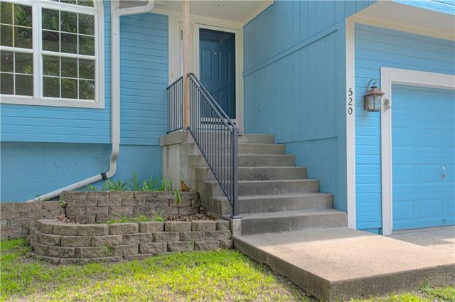 520 E Parma Way Street, Gardner, KS 66030