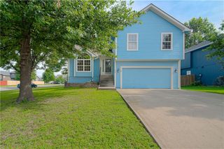 520 E Parma Way Street, Gardner, KS 66030