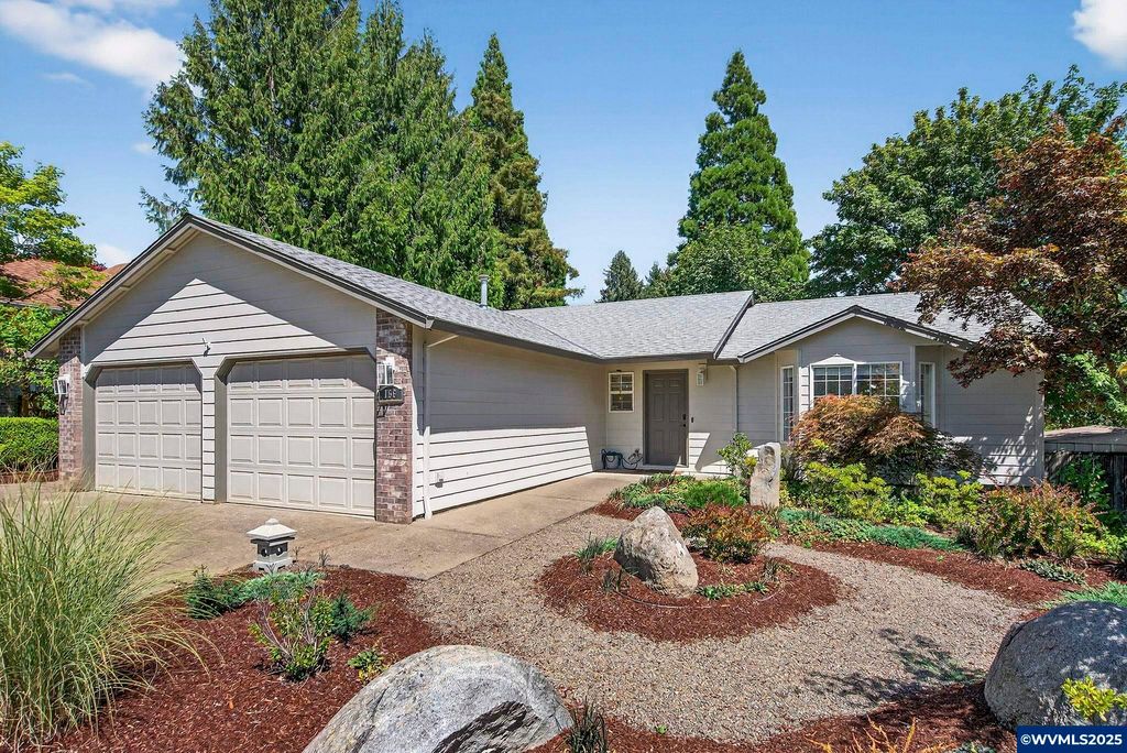 166 NW cherry St, Dundee, OR 97115