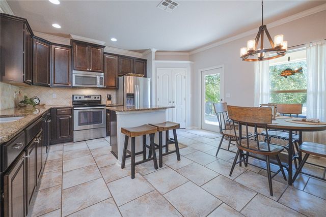 401 Inverrary Dr 36, Rockport, TX 78382