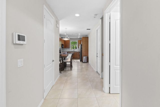 5319 Falcon Trail, Davie, FL 33314
