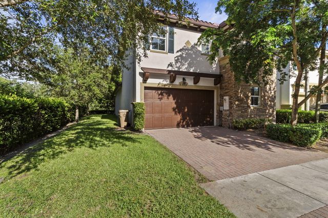 5319 Falcon Trail, Davie, FL 33314