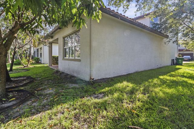 5319 Falcon Trail, Davie, FL 33314