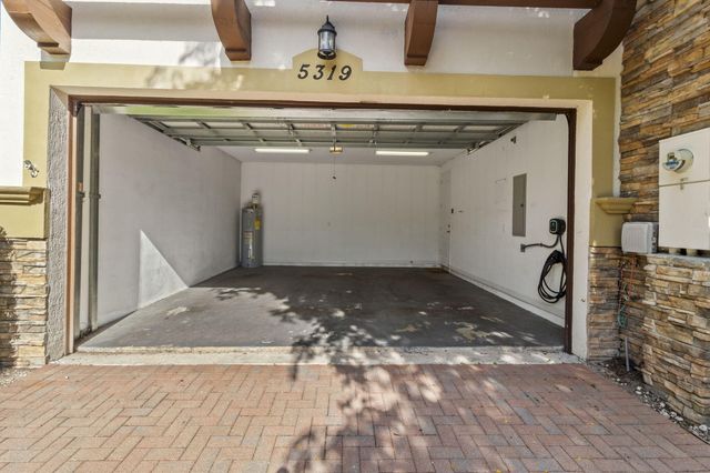 5319 Falcon Trail, Davie, FL 33314