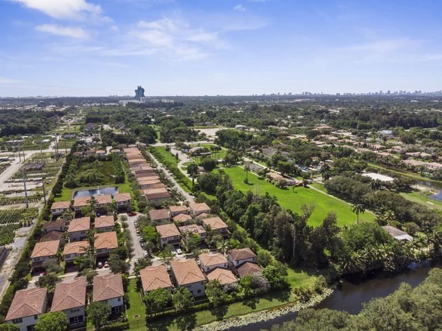 5319 Falcon Trail, Davie, FL 33314