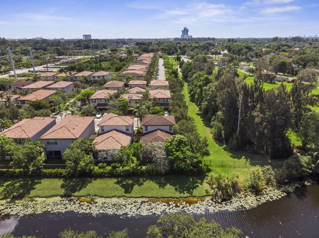 5319 Falcon Trail, Davie, FL 33314