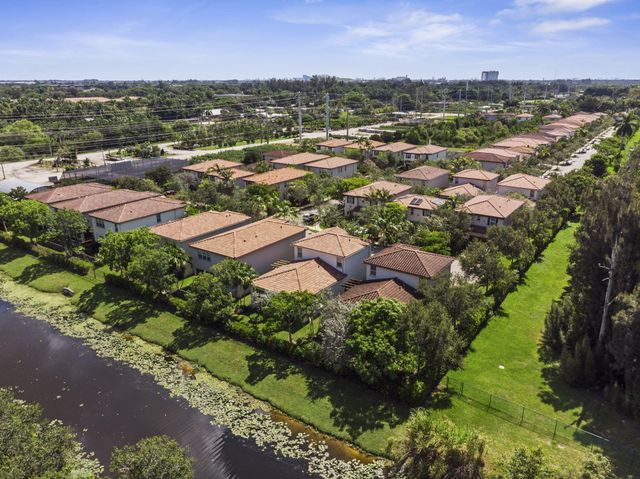 5319 Falcon Trail, Davie, FL 33314