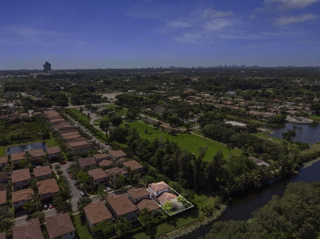 5319 Falcon Trail, Davie, FL 33314