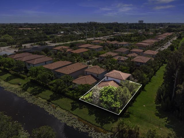 5319 Falcon Trail, Davie, FL 33314