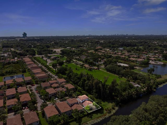 5319 Falcon Trail, Davie, FL 33314