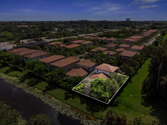 5319 Falcon Trail, Davie, FL 33314