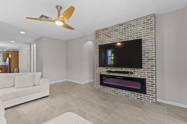 5319 Falcon Trail, Davie, FL 33314