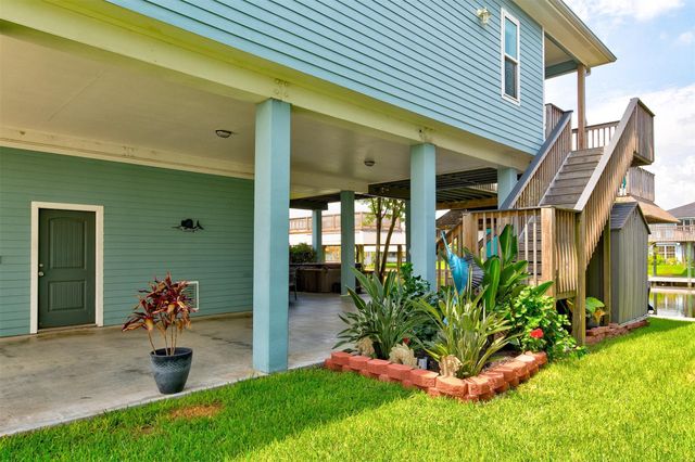 1052 Redfish Street, Bayou Vista, TX 77563