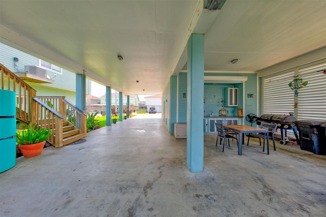 1052 Redfish Street, Bayou Vista, TX 77563
