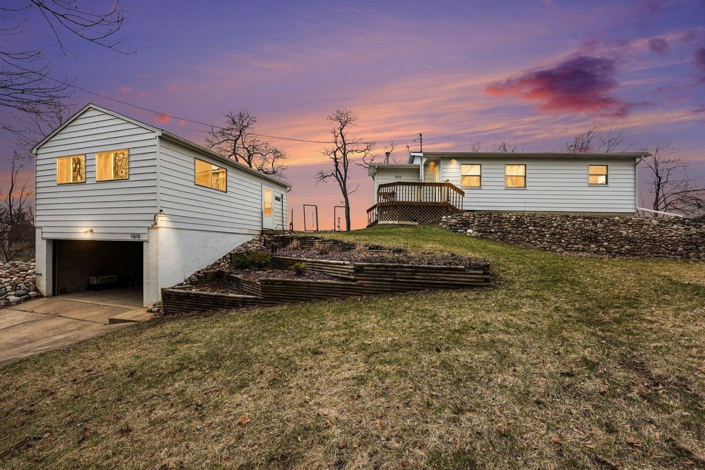 1610 Mull Road, Manchester Twp, MI 49287