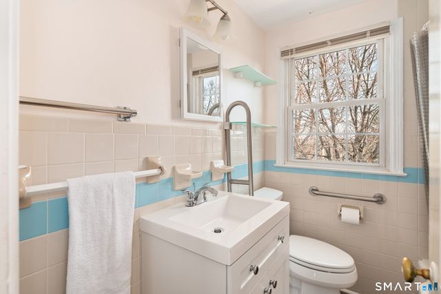 221 Sylvan Knoll Road, Stamford, CT 06902