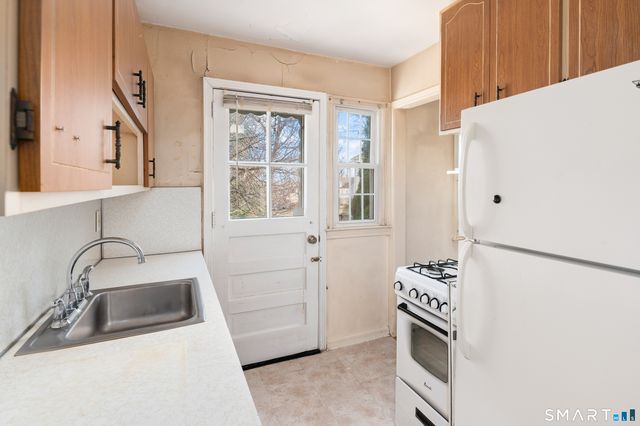 221 Sylvan Knoll Road, Stamford, CT 06902