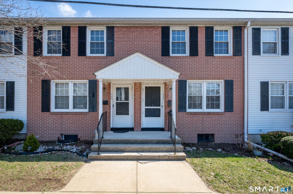 221 Sylvan Knoll Road, Stamford, CT 06902