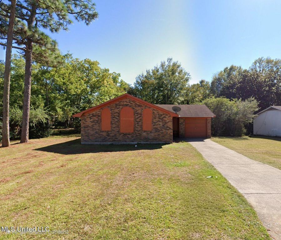 1925 C W Webb Road, Gautier, MS 39553