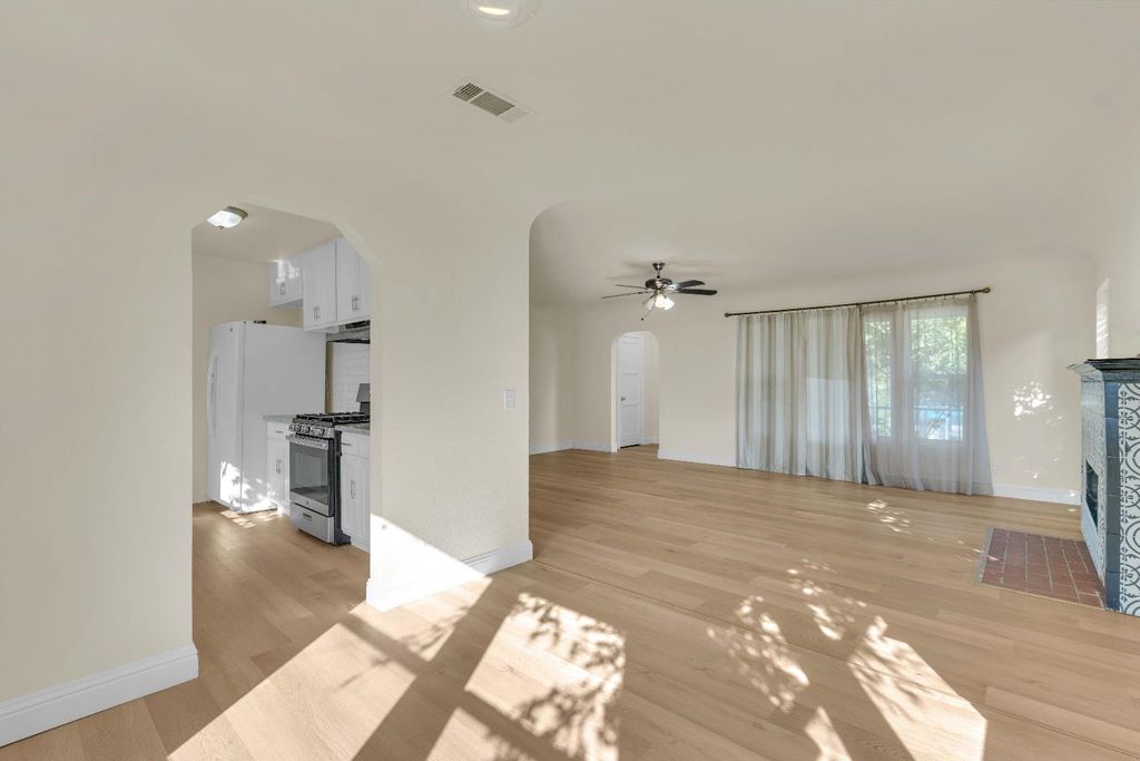 Image 14 of property listing at 3824 Arden Drive S, Fresno, CA 93703