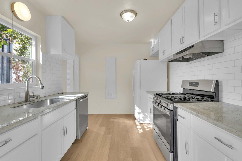 Image 15 of property listing at 3824 Arden Drive S, Fresno, CA 93703